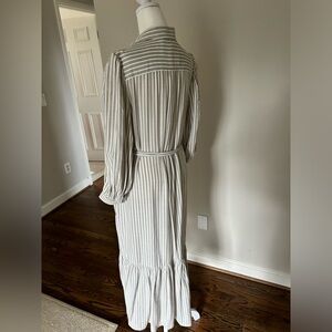 NWT. Max Studio button down dress large.